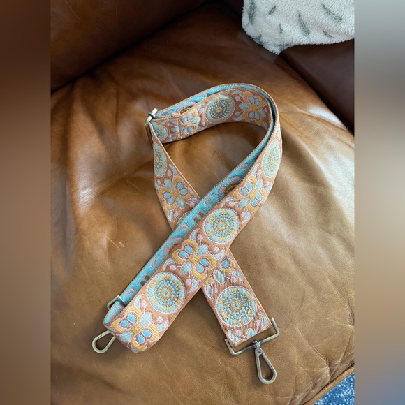 Boutique Floral Embroidered Boho Purse Bag Strap New - Picture 2 of 3